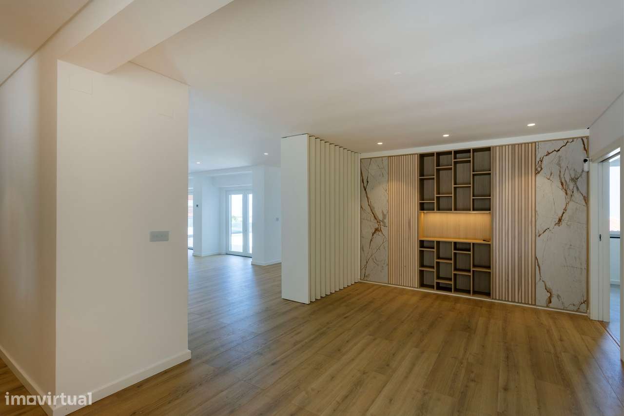 Moradia T6 com Piscina, Vista Mar e Terreno de 3.920 m² | Azoia, Sintr-22