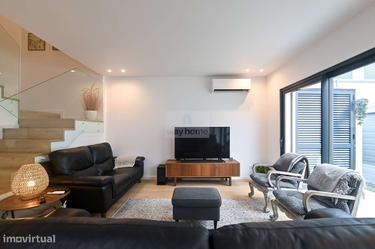 Moradia T4 | Construção contemporânea | Trajouce | São Domingos de Ran-12