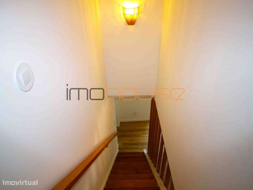 Quinta com Casa Remodelada e Antigo Moinho de Água Junto a Ribeiro-11