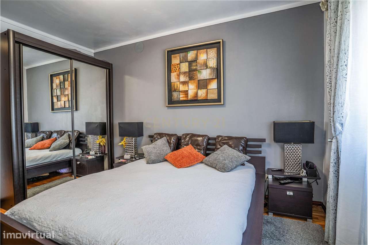 Apartamento Duplex T3+2 com Garagem Box-15