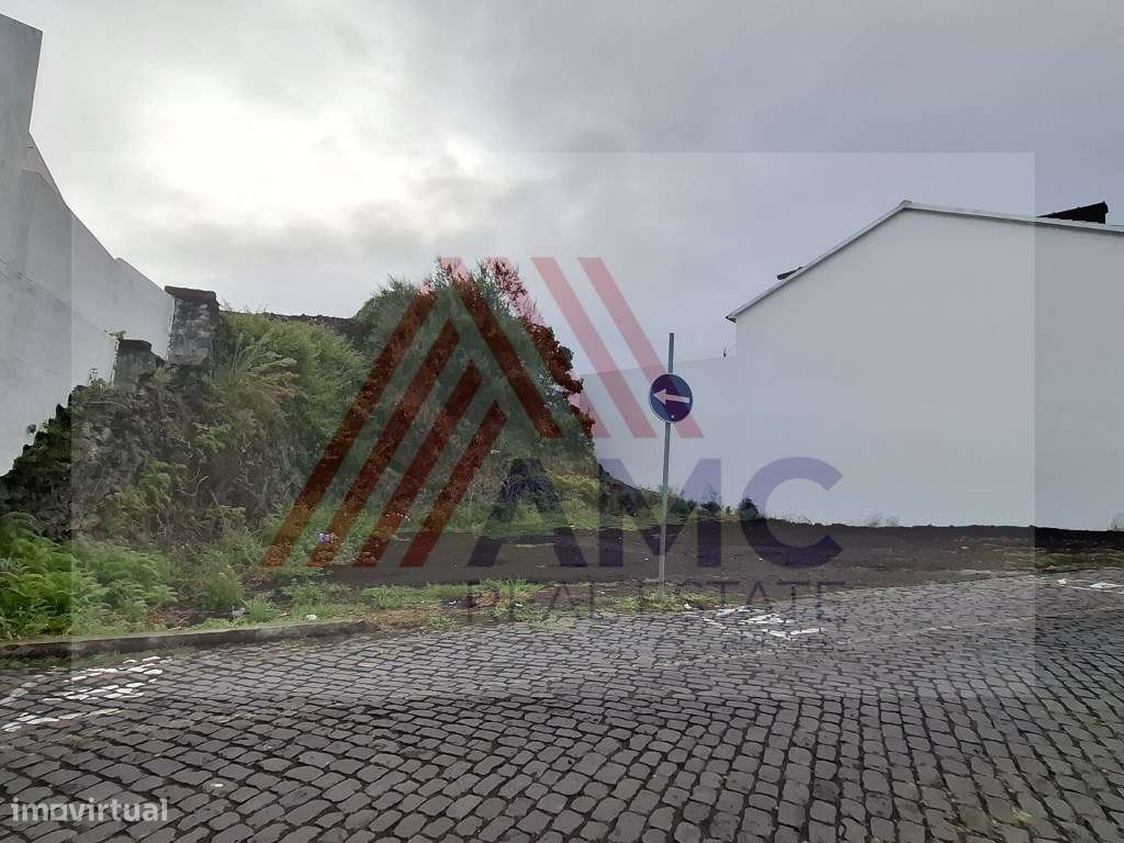 VENDE-SE TERRENO URBANO P/CONSTRUÇÃO NO CENTRO DA VILA DA MADALENA-4