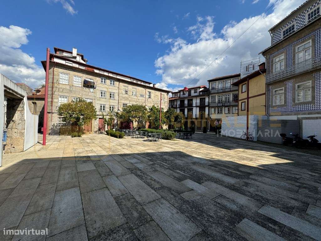 Prédio p/ Restauro no Coração de Guimarães-6