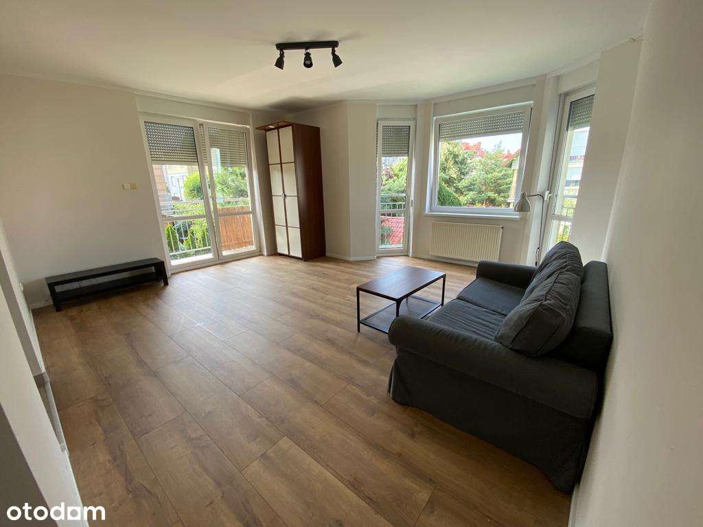 3 pokoje , osobna kuchnia, miejsce parkingowe, balkon