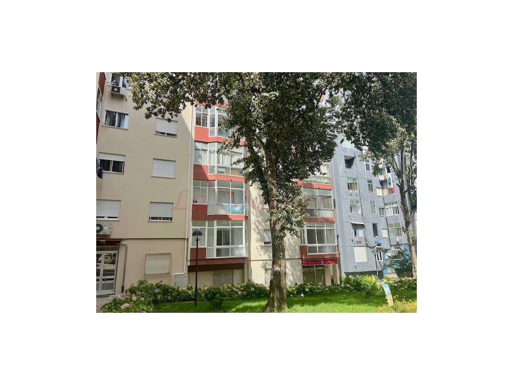 Apartamento T3 totalmente remodelado na Amadora-38