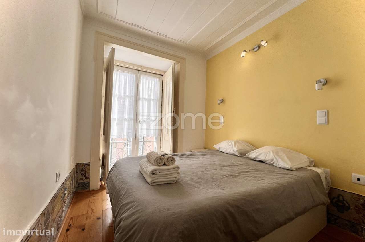 Prédio com 4 apartamentos e uma loja em Santa Catarina - Lisboa-22