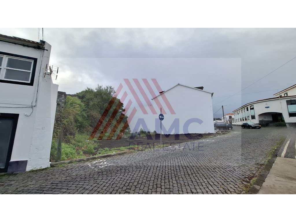 VENDE-SE TERRENO URBANO P/CONSTRUÇÃO NO CENTRO DA VILA DA MADALENA-6