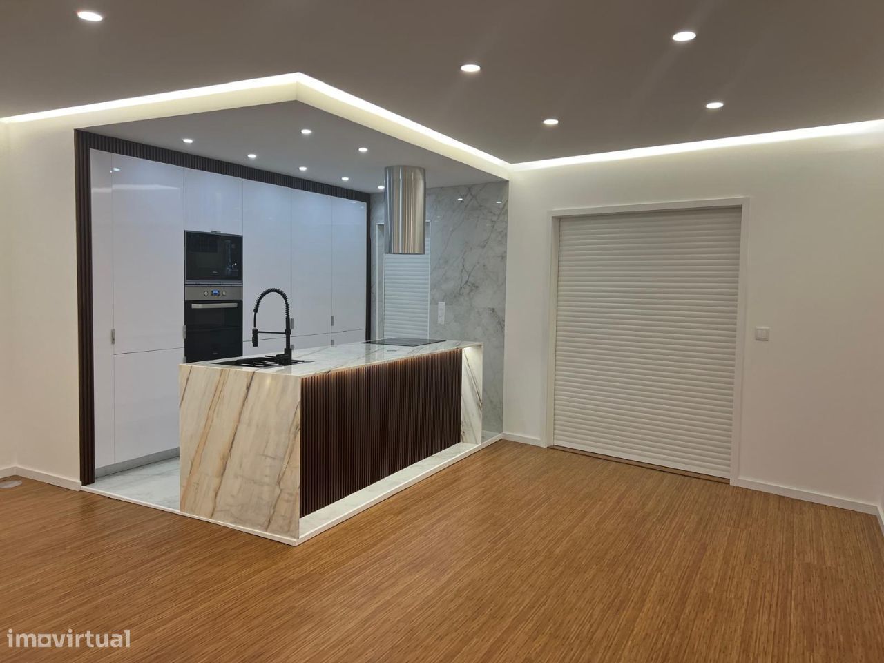T2 completamente restaurado a 30 mts da praia