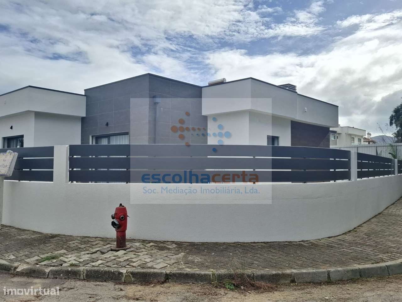 Oportunidade Excelente Moradia Térrea T4 Com Piscina de agua salgada-45