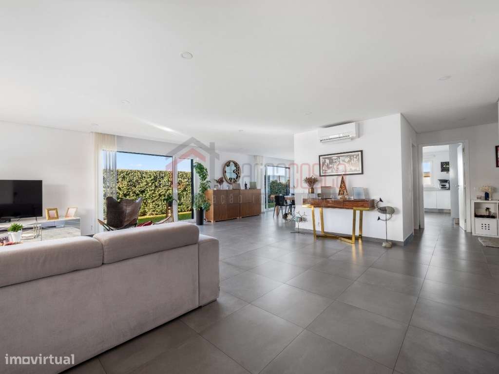 Moradia de Luxo T3 com Piscina e Vista Mar-17