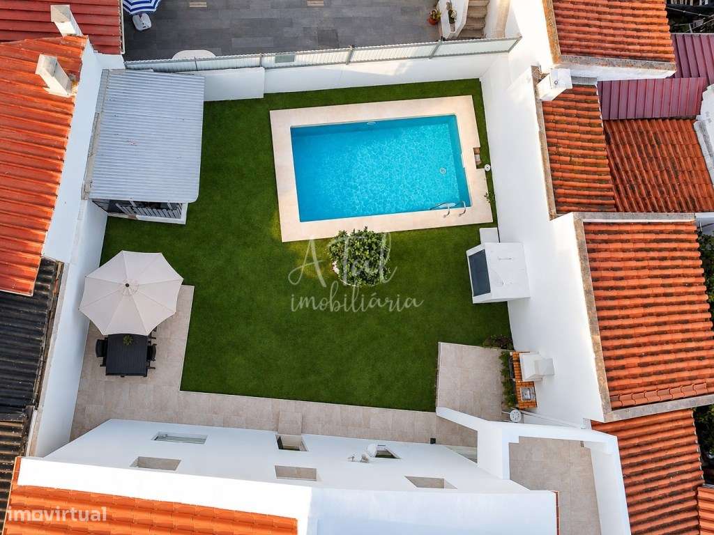 Moradia T6 com piscina e três suítes na Quinta do Abrantes | Uma no...-49