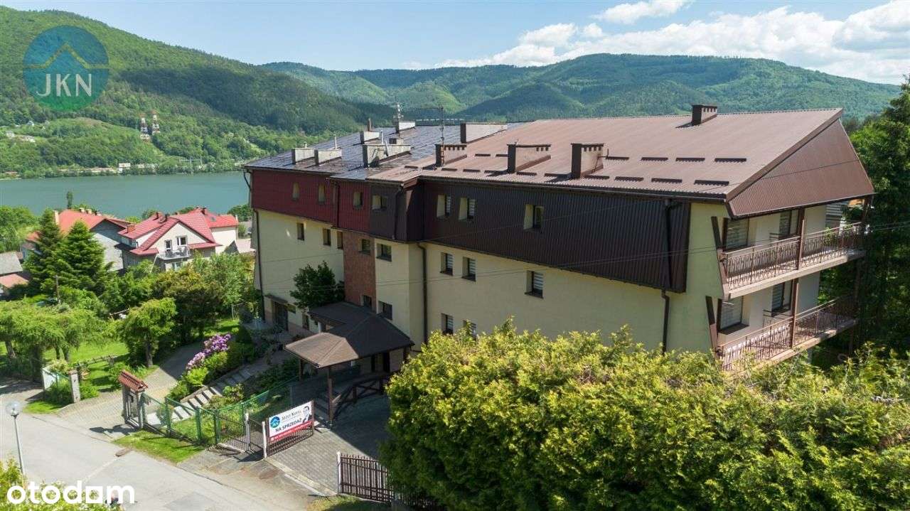 Wyremonotwany obiekt blisko jeziora - Pełny obrazek: 5/20