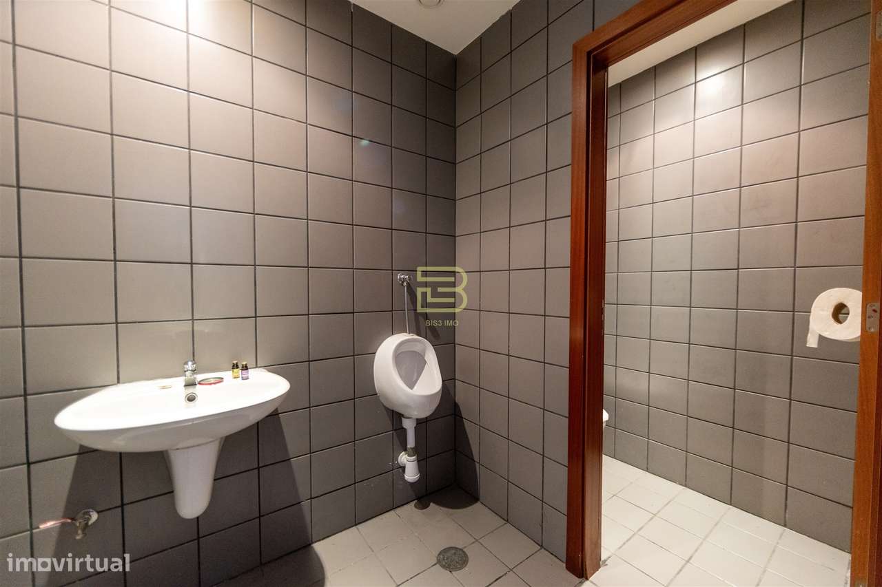 ARMAZÉM com 374m², para VENDA, na ZONA INDUSTRIAL de ERMESINDE-20