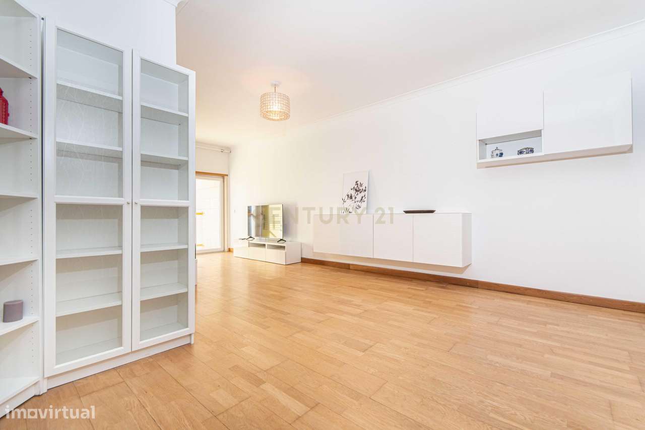 T2 Mobilado com varandas e garagem no Parque das Nações - Grande imagem: 4/30