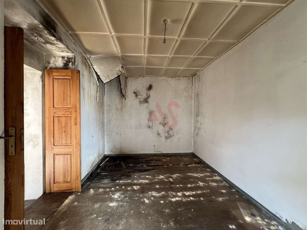 Moradias para Restauro com Terreno de 1.682 m² | Raimonda, Paços de Fe-19