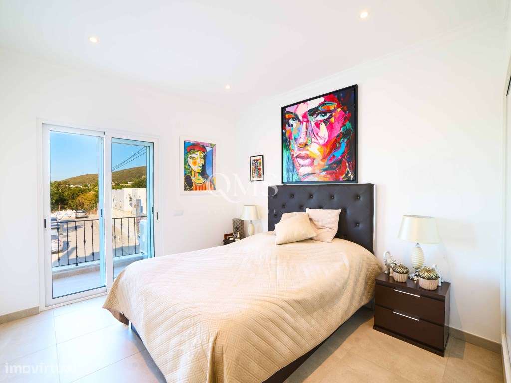 Duplex contemporâneo de três níveis em Santa Bárbara de Nexe, Algarve-18