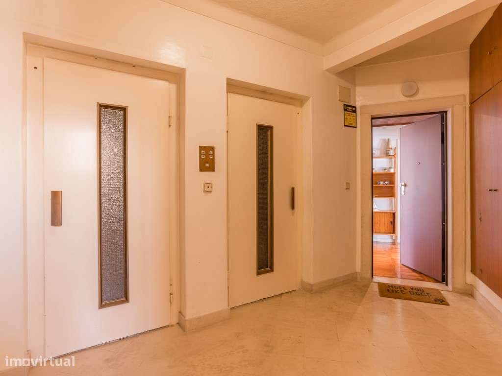 Excelente Apartamento T4 em MIraflores-3