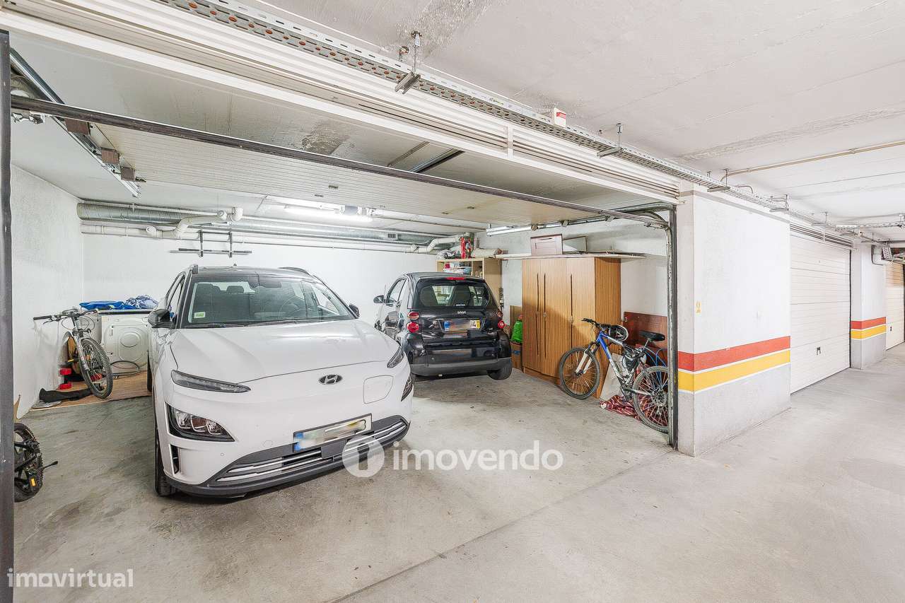 Apartamento T2 moderno, com garagem e varanda enorme, na Malvarosa-43