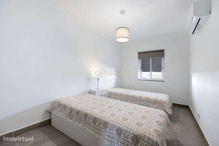 Apartamento T2 em Condomínio Fechado 2º Andar com Elevador com Piscina-14