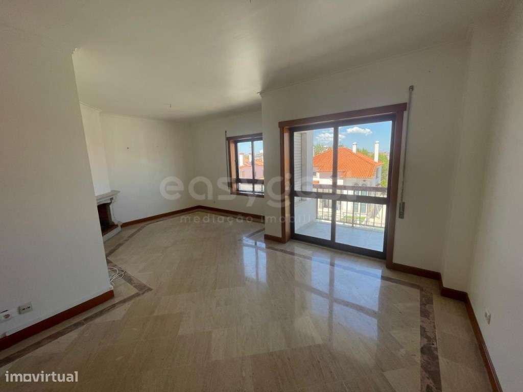 Apartamento T3, com varanda e elevador, no Planalto de Santarém. - Grande imagem: 2/14