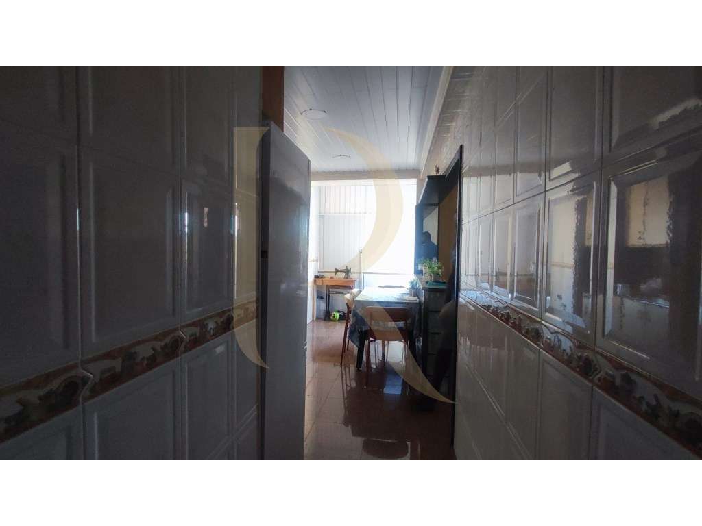 Apartamento T2, transformado em T3, em prédio com elevador - Perto ... - Grande imagem: 4/15