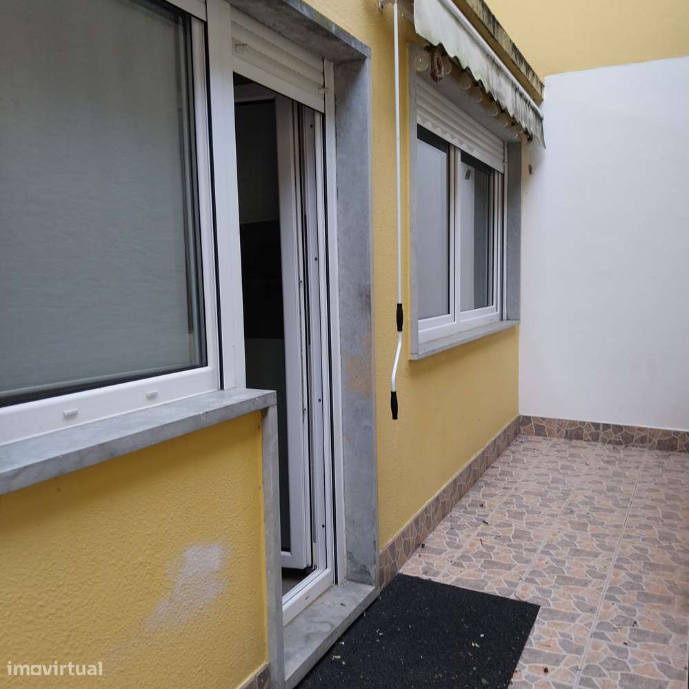T2 no Estoril com pequeno terraço - Grande imagem: 4/22