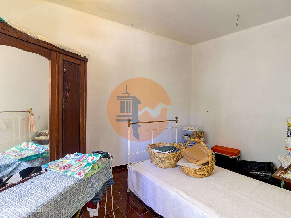 Moradia T3+2 com Jardim, Garagem e Vista Castelo no Centro de Castr...-45