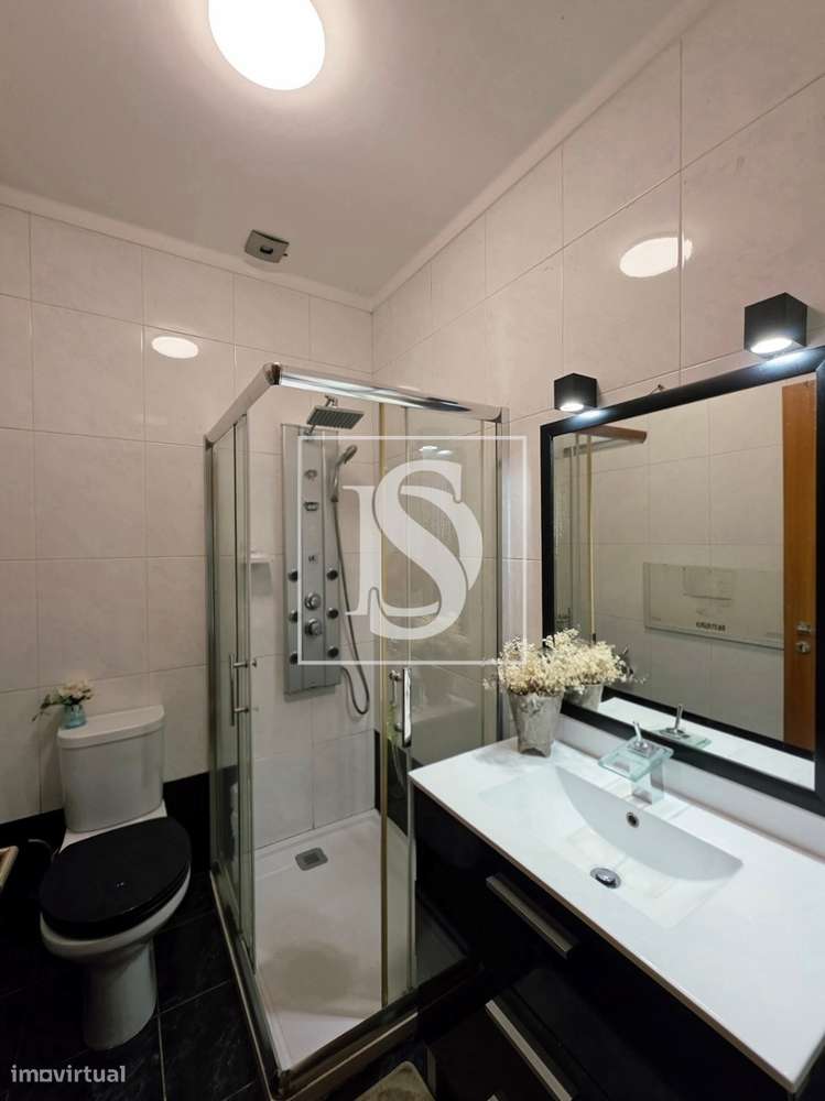 Moradia em Banda T3 em Aldão-17