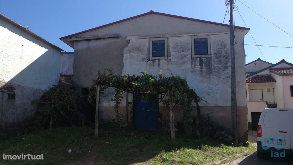 Casa de aldeia T3 em Leiria de 1960,00 m2