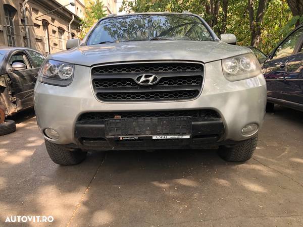 Dezmembrez Hyundai Santa Fe 2 2.2 crdi gri argintiu motor defect - 2