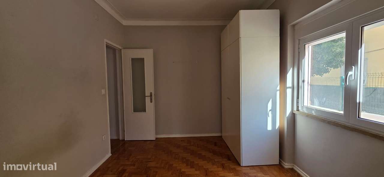 Apartamento T1 Renovado Laranjeiro-13