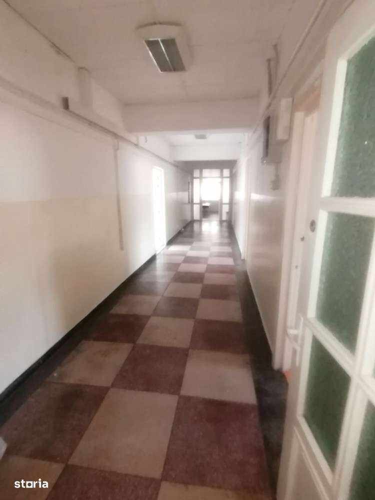 Vând spații comerciale zona centrală 400 euro mp negociabil-0