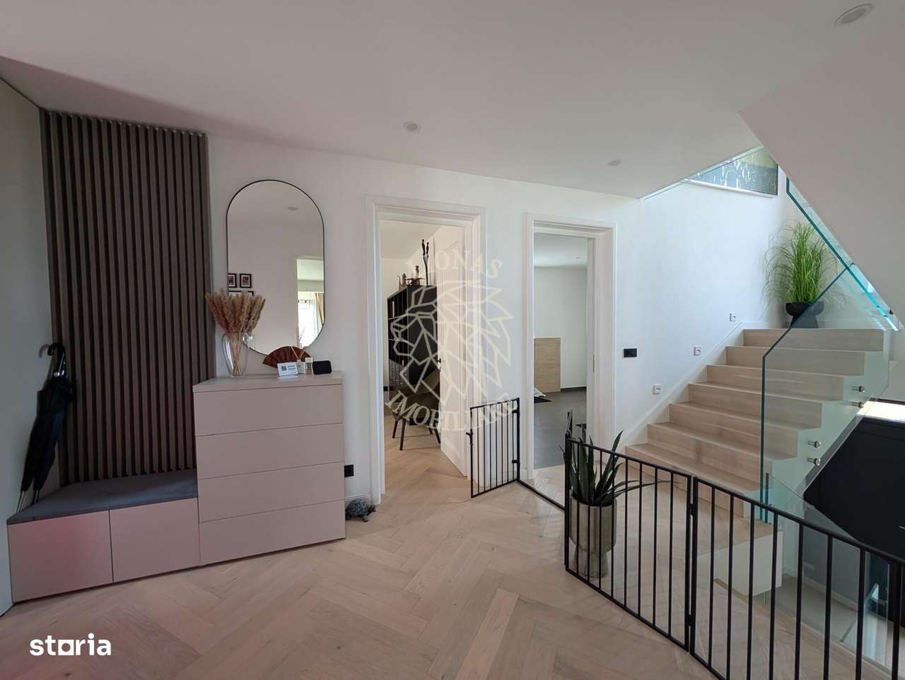 Casa de Lux 378 mp con.-teren 1250 mp-foisor-Valea Rusului - Imagine principală: 2/8