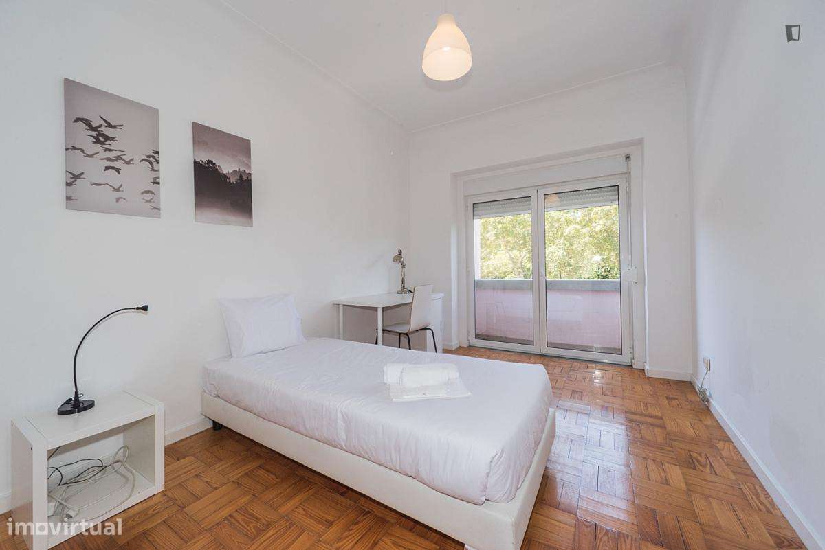 Quarto - localizado em Sete Rios Lisbon - Grande imagem: 4/10