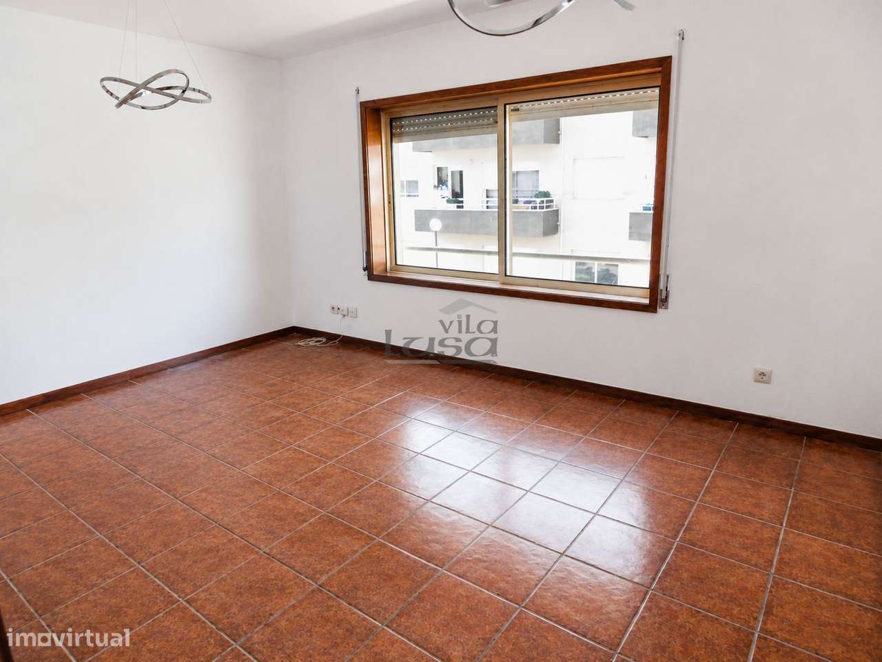 T2 Rua da Bélgica totalmente renovado, com 2 frentes, lugar de garagem-0