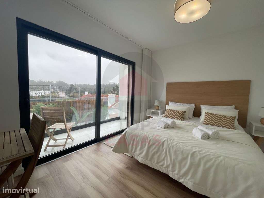 Moradia de arquitectura moderna com piscina privada-26