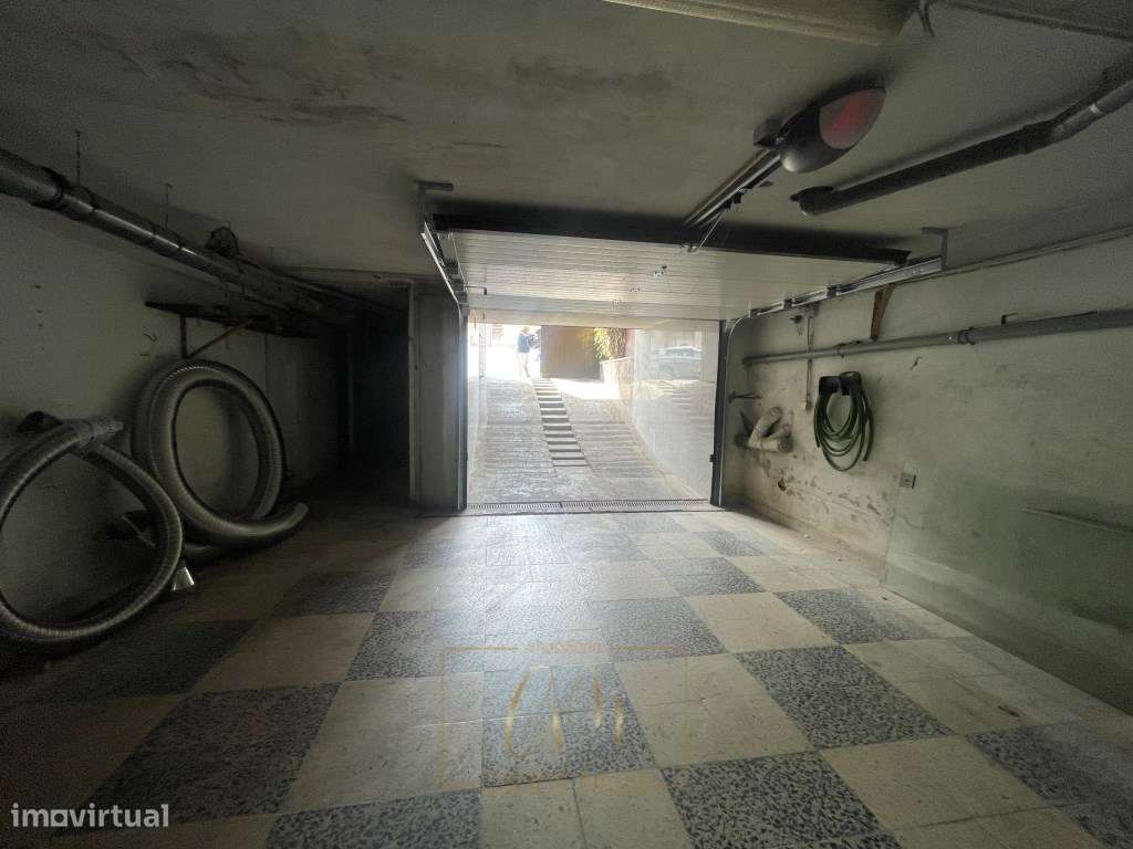 T2 remodelado com terraço no centro das Caxinas a 250mts da praia-16