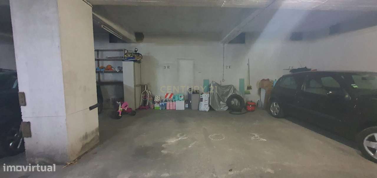 Apartamento T2+1 com parqueamento e Vista desafogada em Odivelas, Lisb-27