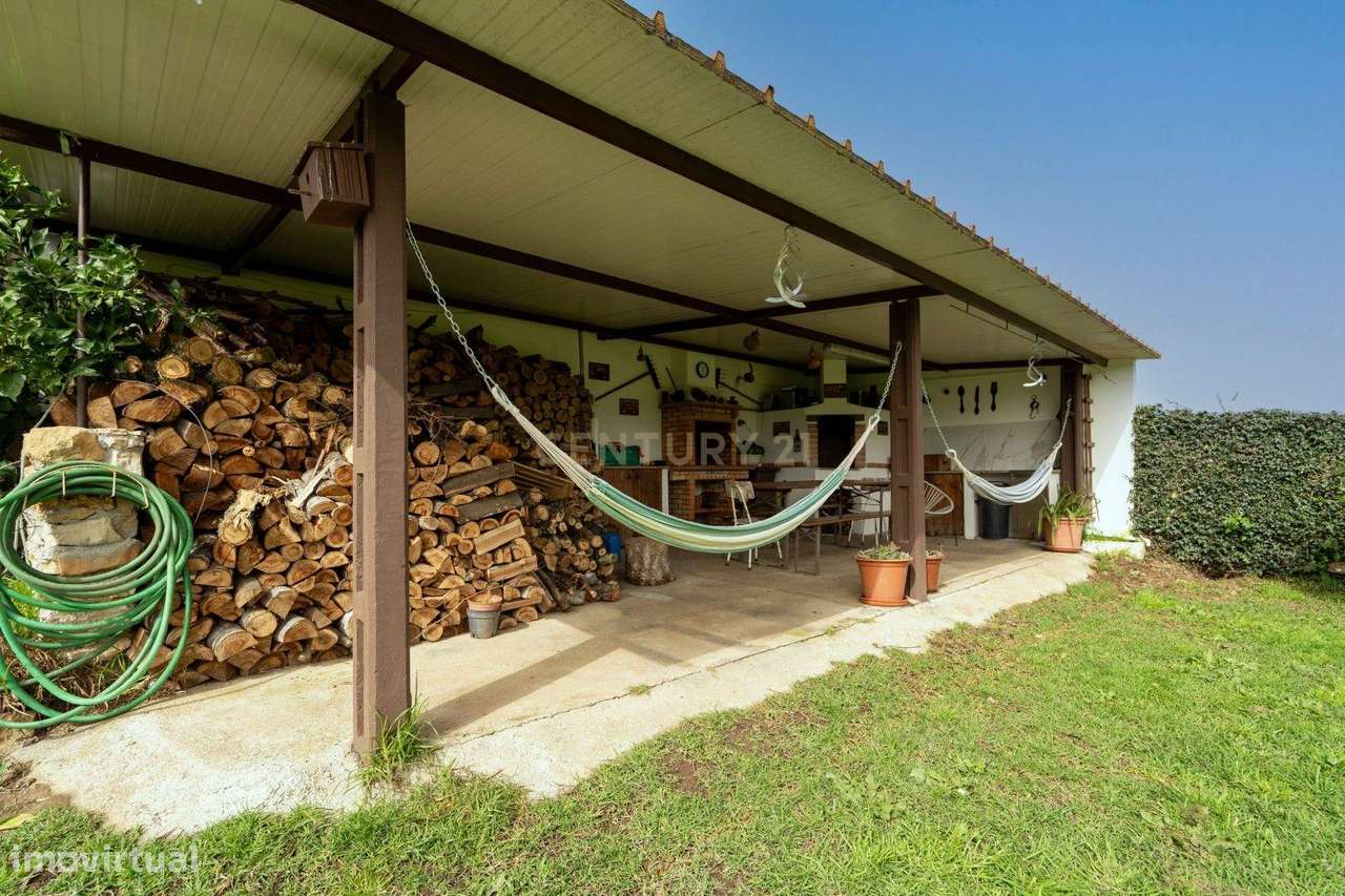 Moradia T3 terréa em bom estado com piscina,jardim,anexo,arrumação,qui - Grande imagem: 4/52