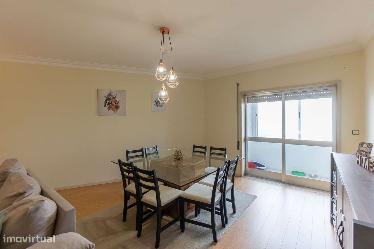 T3 com Varanda + Garagem | A 600m do Metro da Venda Nova-4