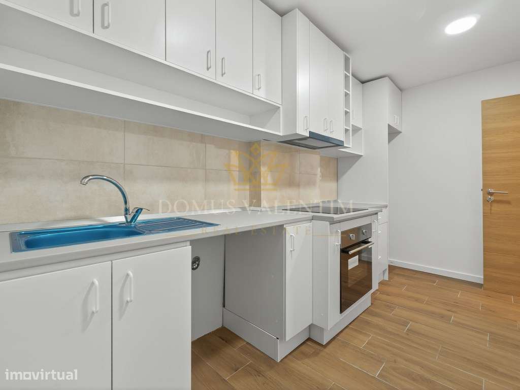 Apartamento T3 Parcialmente Remodelado - Setúbal-0