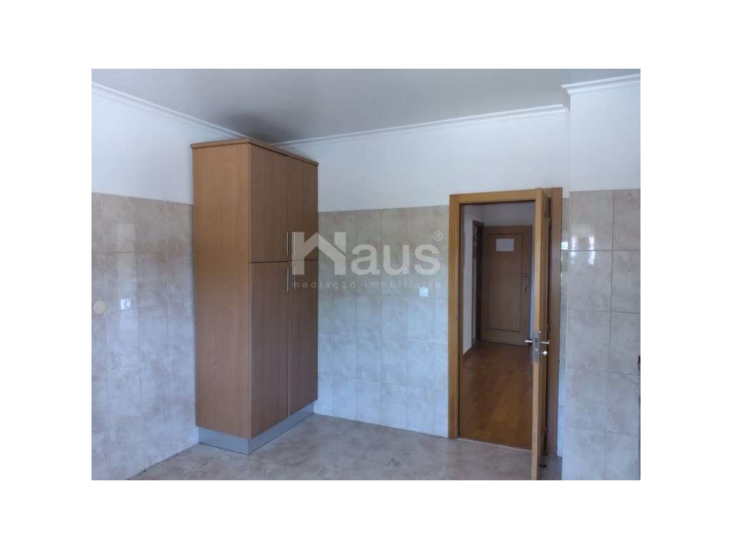 T2 com parqueamento e arrecadação-5