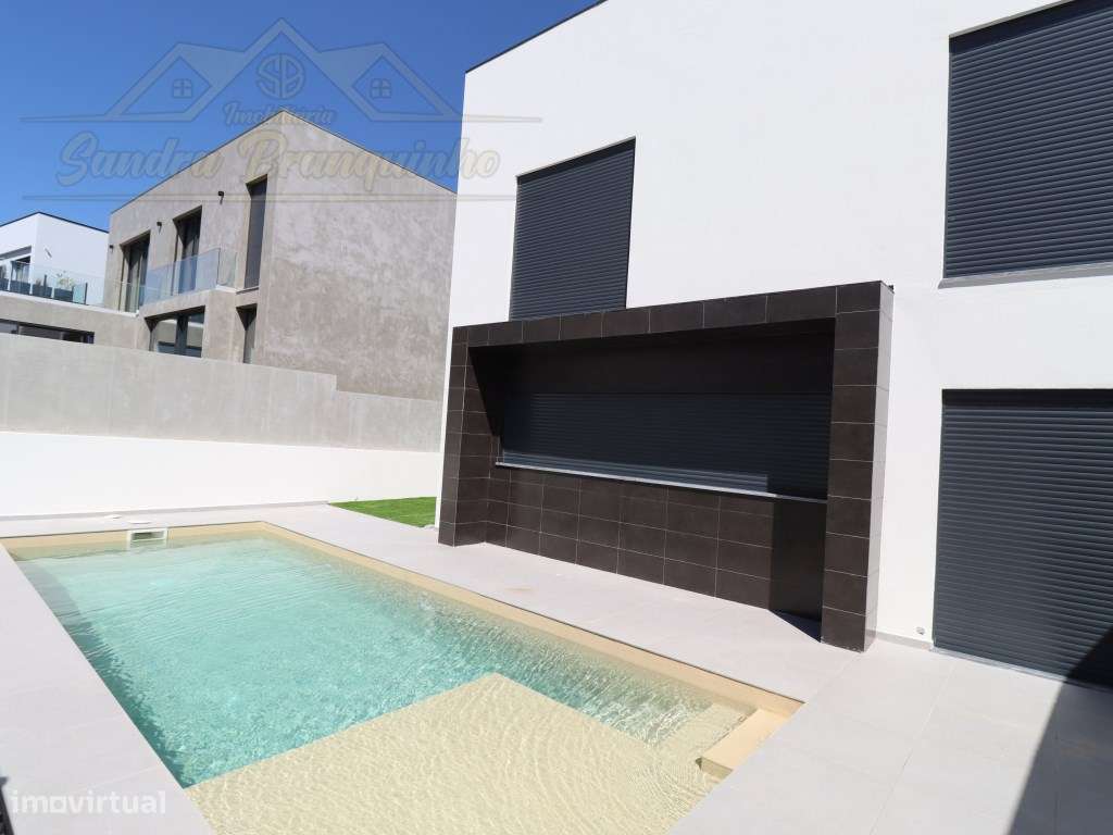 Moradia T5 (NOVA) com Piscina-7