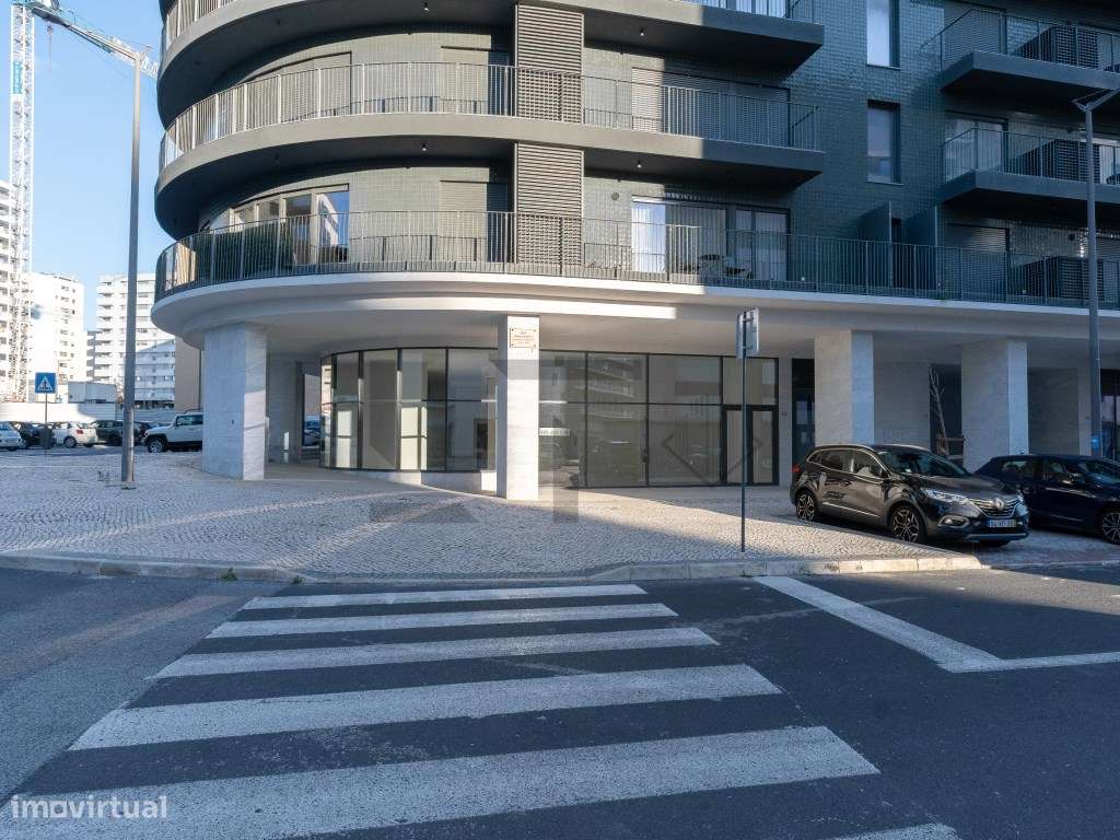 Fantástica Loja a Estrear com Saída de Fumos no Empreendimento Alte...-6