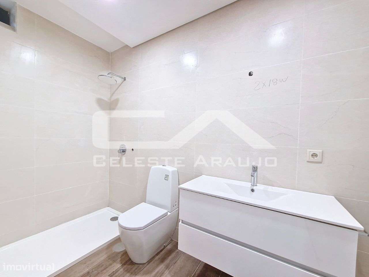 Moradia T3+1 Nova em Espinho-40