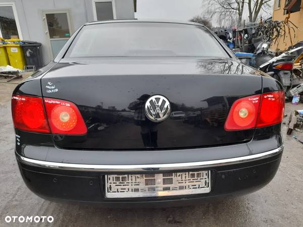 VW PHAETON LAMPA LEWY TYŁ LEWA TYLNA BŁOTNIK Z BŁOTNIKA - 13