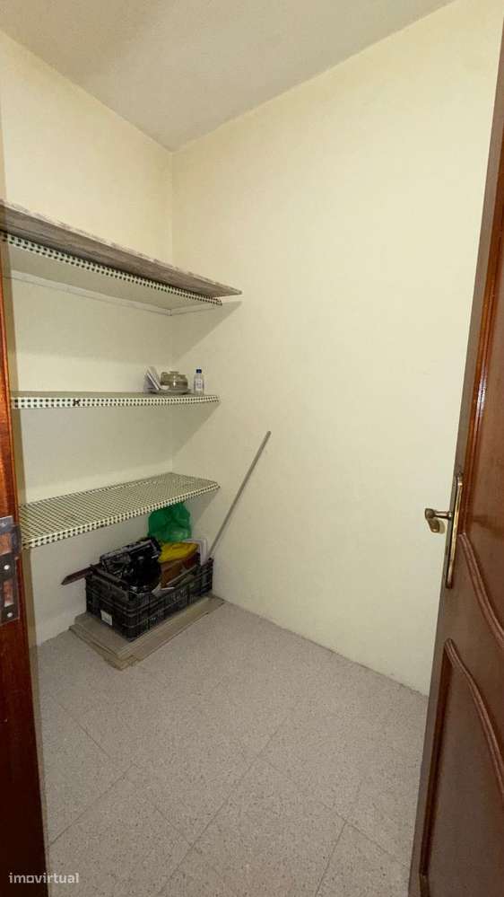 Apartamento T2 com 2 casas de banho e varanda. Junto a hipermercado...-18