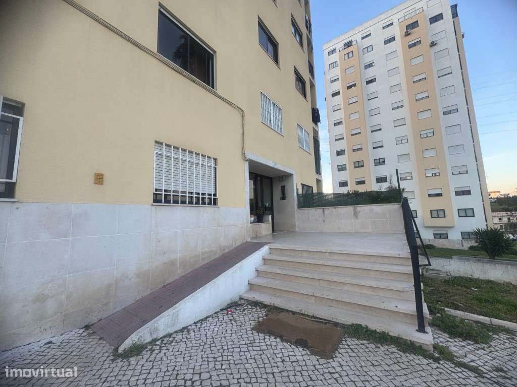 APARTAMENTO T3 - NA RUA CORREIA GARÇÃO - ODIVELAS-42
