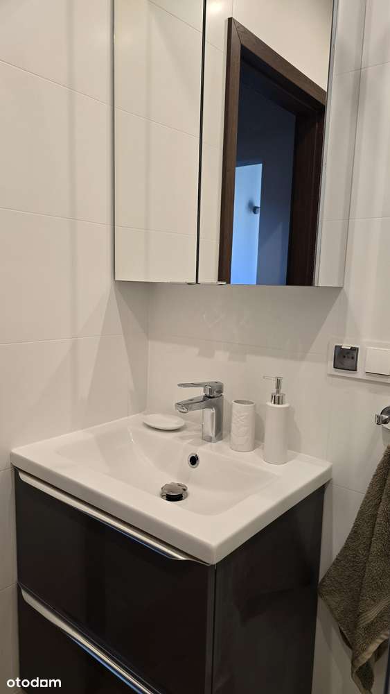 Koszutka, niski blok, przestronna i słoneczna kawalerka!-9