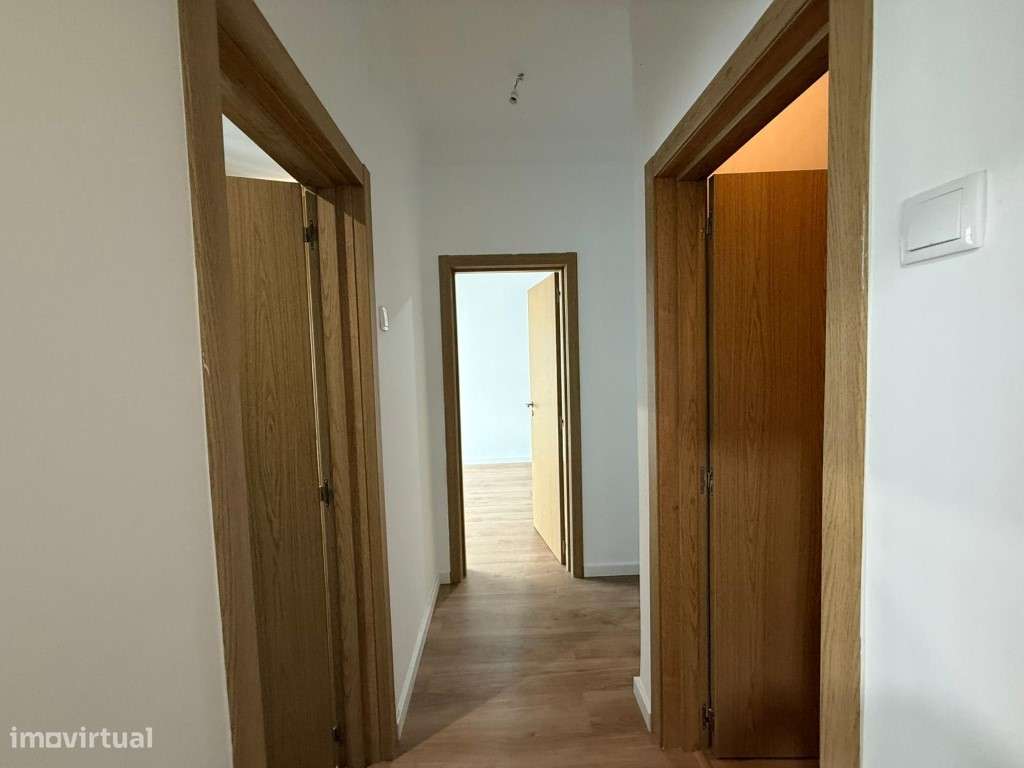 Apartamento T2 totalmente remodelado, com excelente área exterior -...-12