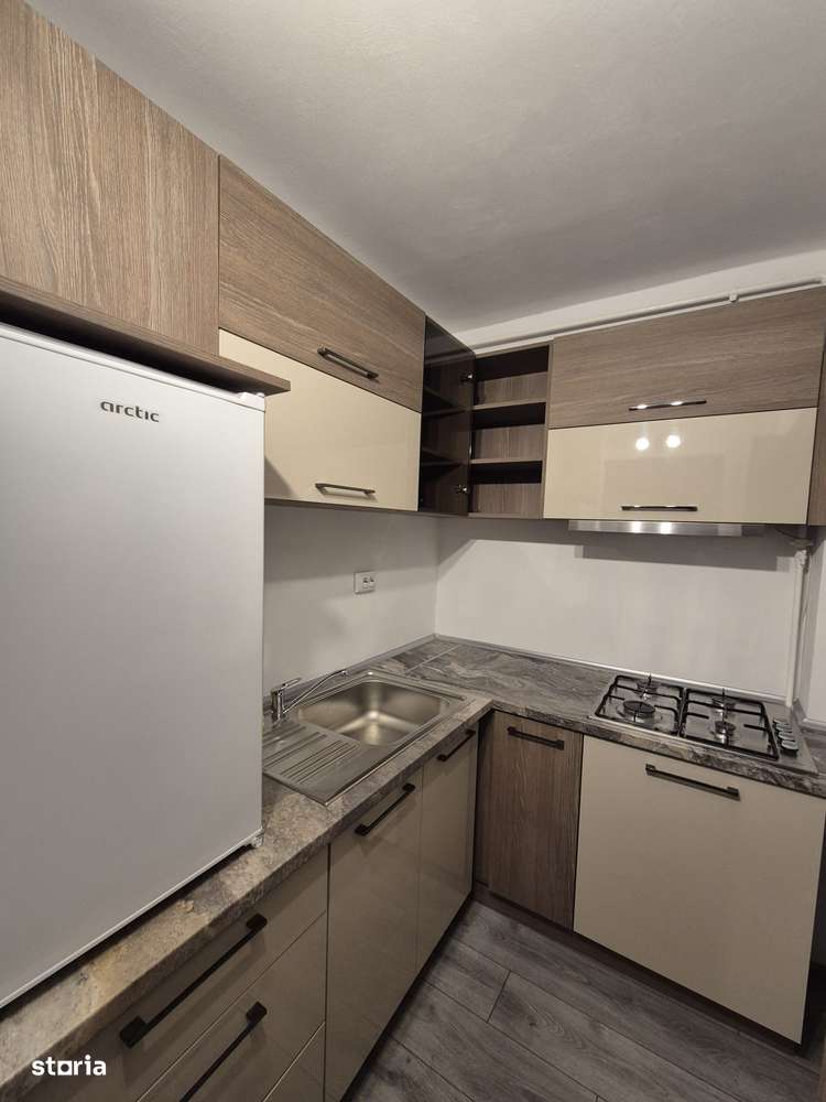 Garsoniera, bloc de apartamente.-7